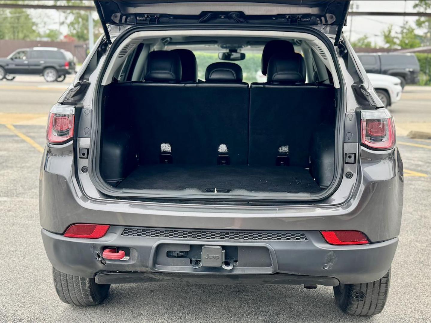 2018 GRAY Jeep Compass Limited 4WD (3C4NJDDB8JT) with an 2.4L L4 DOHC 16V engine, CVT transmission, located at 7600 S Western Ave., Chicago, IL, 60620, (773) 918-3980, 0.000000, 0.000000 - Photo#4