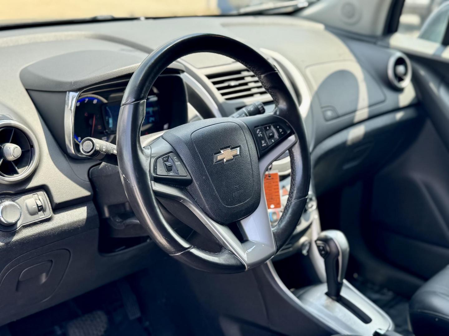 2016 GRAY Chevrolet Trax LT FWD (3GNCJLSB7GL) with an 1.4L L4 DOHC 16V engine, 6A transmission, located at 7600 S Western Ave., Chicago, IL, 60620, (773) 918-3980, 0.000000, 0.000000 - Photo#5