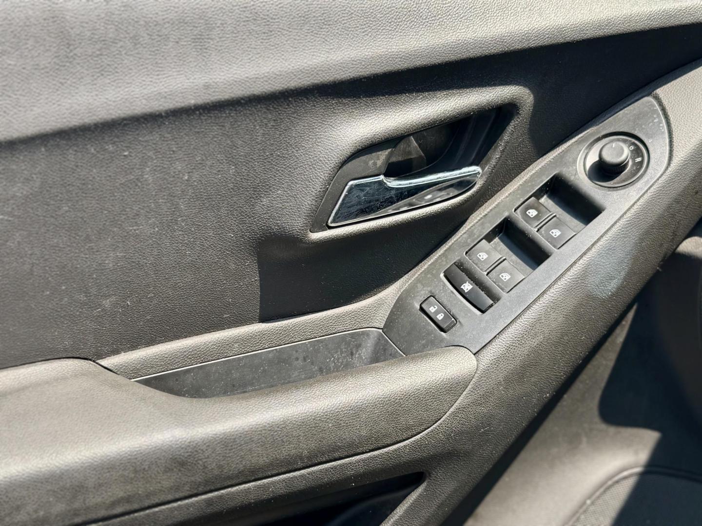 2016 GRAY Chevrolet Trax LT FWD (3GNCJLSB7GL) with an 1.4L L4 DOHC 16V engine, 6A transmission, located at 7600 S Western Ave., Chicago, IL, 60620, (773) 918-3980, 0.000000, 0.000000 - Photo#11