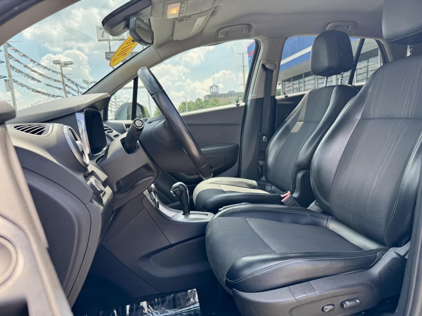 2016 GRAY Chevrolet Trax LT FWD (3GNCJLSB7GL) with an 1.4L L4 DOHC 16V engine, 6A transmission, located at 7600 S Western Ave., Chicago, IL, 60620, (773) 918-3980, 0.000000, 0.000000 - Photo#7