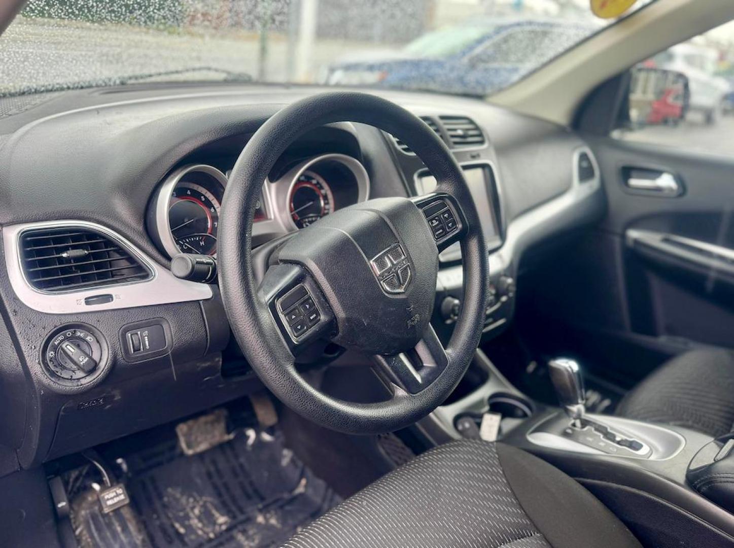 2019 GRAY Dodge Journey SE (3C4PDCBB6KT) with an 2.4L L6 DOHC 16V engine, 4A transmission, located at 7600 S Western Ave., Chicago, IL, 60620, (773) 918-3980, 0.000000, 0.000000 - Photo#5