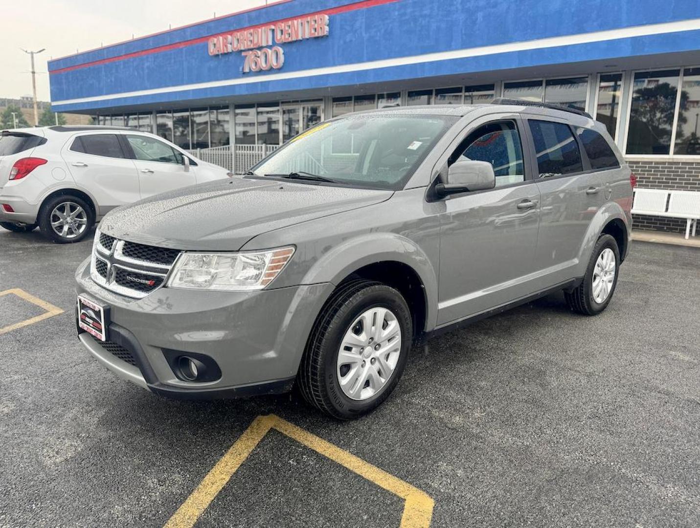 2019 GRAY Dodge Journey SE (3C4PDCBB6KT) with an 2.4L L6 DOHC 16V engine, 4A transmission, located at 7600 S Western Ave., Chicago, IL, 60620, (773) 918-3980, 0.000000, 0.000000 - Photo#2