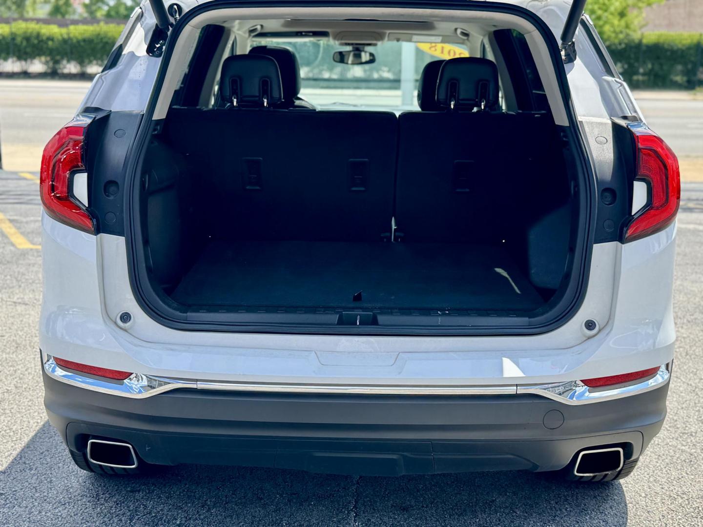 2018 WHITE GMC Terrain SLT (3GKALPEX2JL) with an 2.0L L4 DOHC 16V TURBO engine, 6A transmission, located at 7600 S Western Ave., Chicago, IL, 60620, (773) 918-3980, 0.000000, 0.000000 - Photo#4