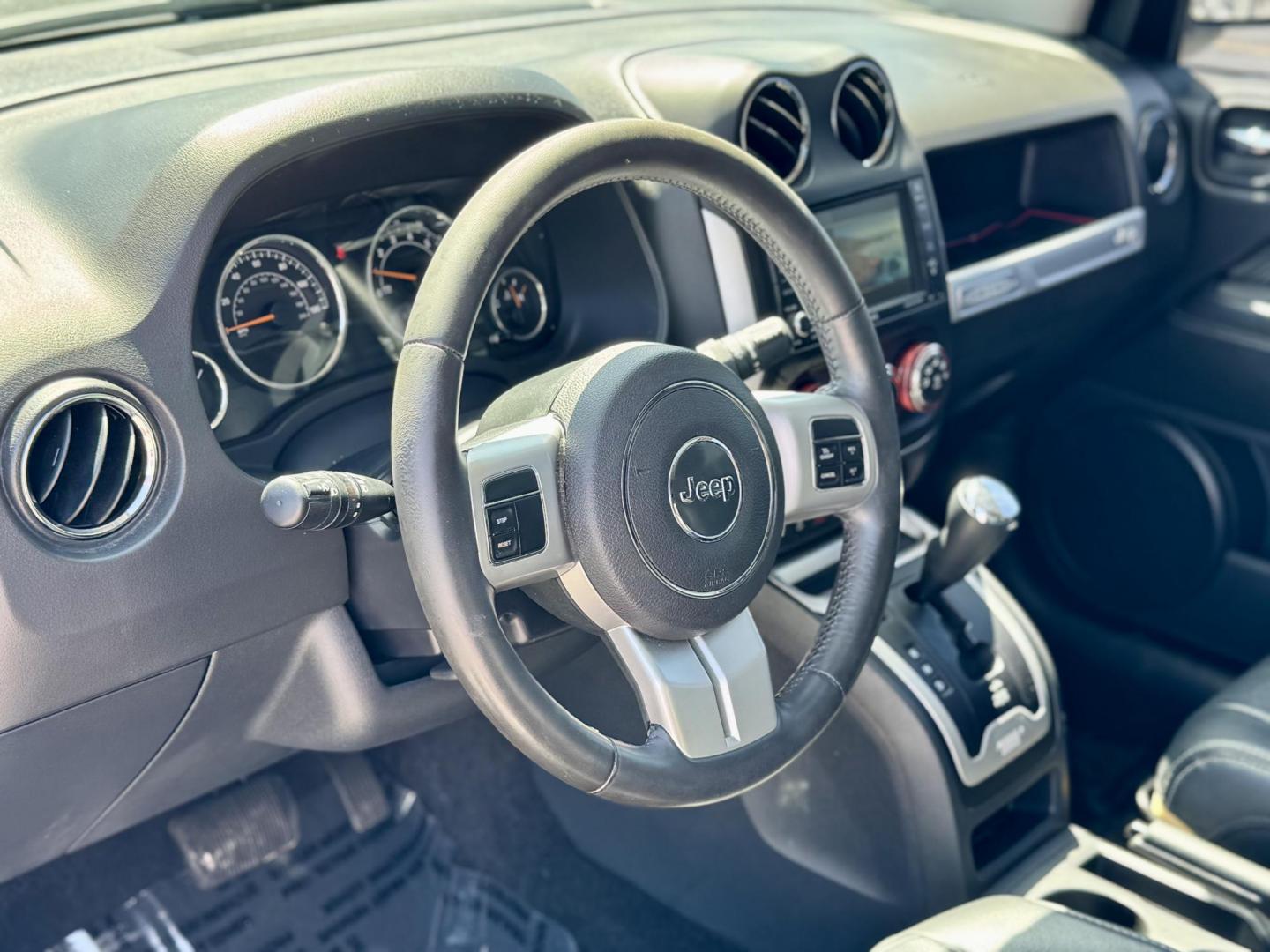 2015 BLACK Jeep Compass Latitude FWD (1C4NJCEAXFD) with an 2.0L L4 DOHC 16V engine, Continuously Variable Transmission transmission, located at 7600 S Western Ave., Chicago, IL, 60620, (773) 918-3980, 0.000000, 0.000000 - Photo#5