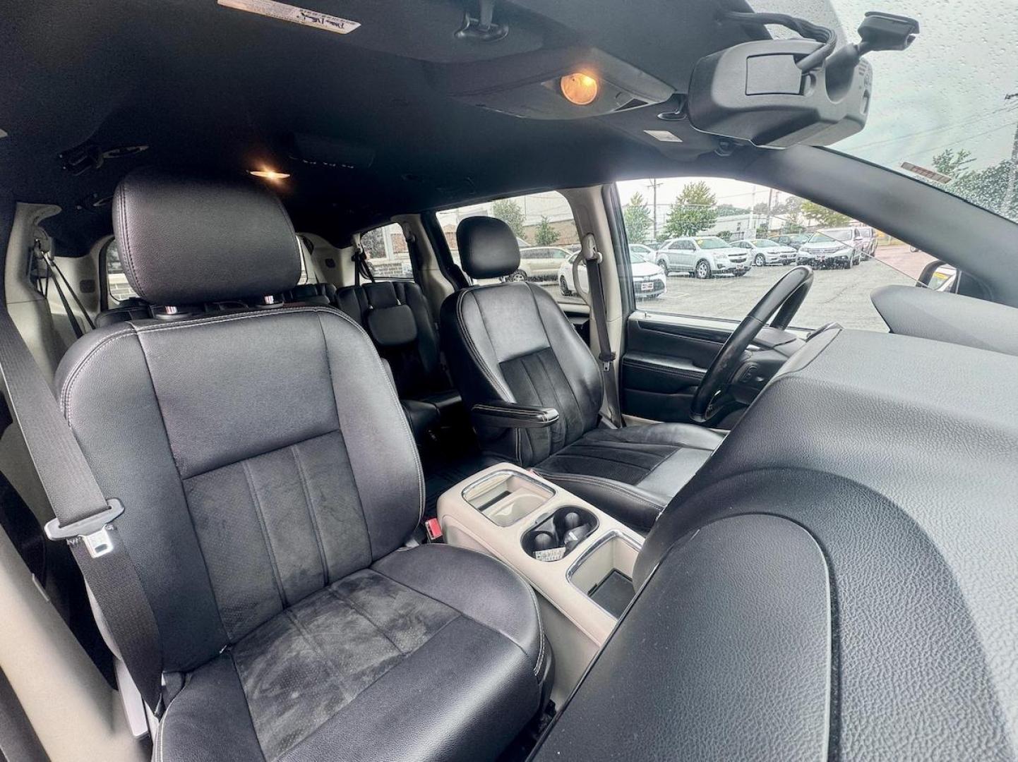 2017 BLUE Dodge Grand Caravan SXT (2C4RDGCG4HR) with an 3.6L V6 DOHC 24V engine, 6A transmission, located at 7600 S Western Ave., Chicago, IL, 60620, (773) 918-3980, 0.000000, 0.000000 - Photo#7
