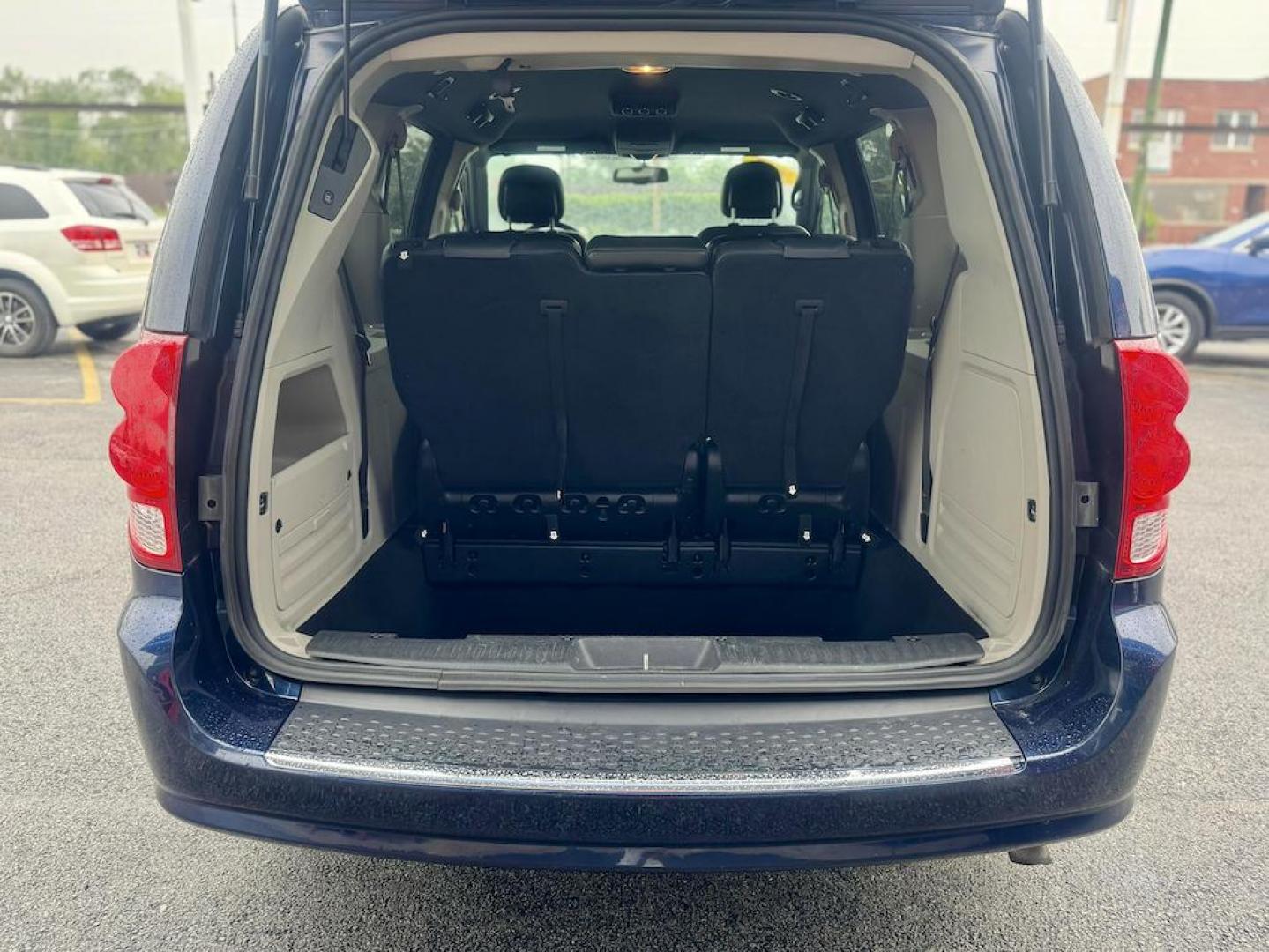 2017 BLUE Dodge Grand Caravan SXT (2C4RDGCG4HR) with an 3.6L V6 DOHC 24V engine, 6A transmission, located at 7600 S Western Ave., Chicago, IL, 60620, (773) 918-3980, 0.000000, 0.000000 - Photo#4