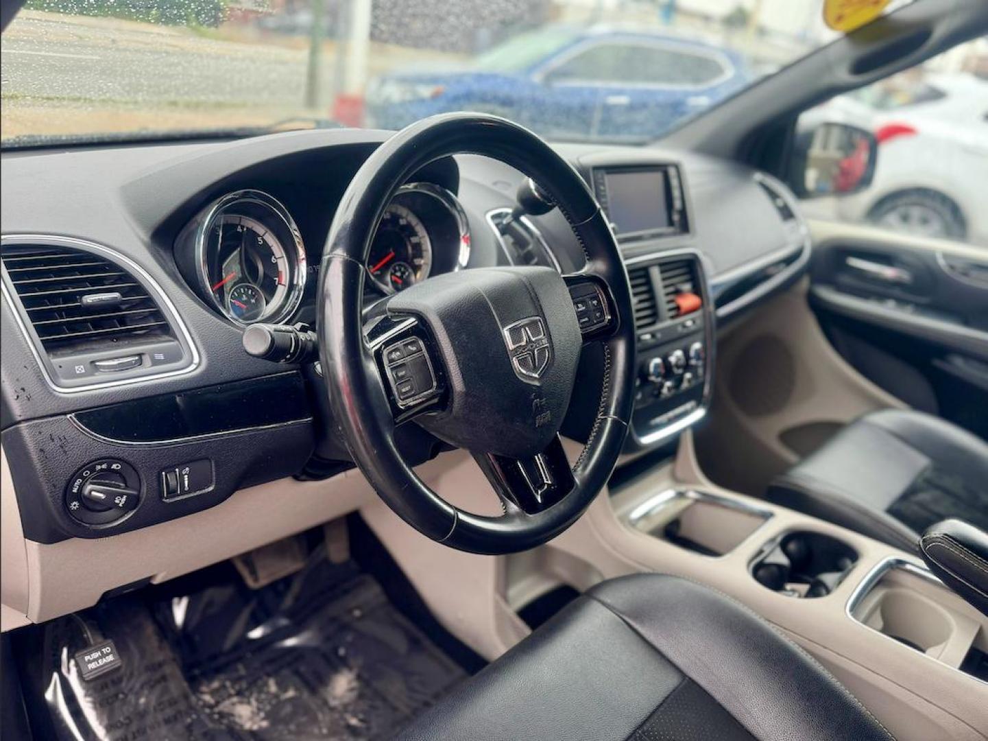 2017 BLUE Dodge Grand Caravan SXT (2C4RDGCG4HR) with an 3.6L V6 DOHC 24V engine, 6A transmission, located at 7600 S Western Ave., Chicago, IL, 60620, (773) 918-3980, 0.000000, 0.000000 - Photo#6