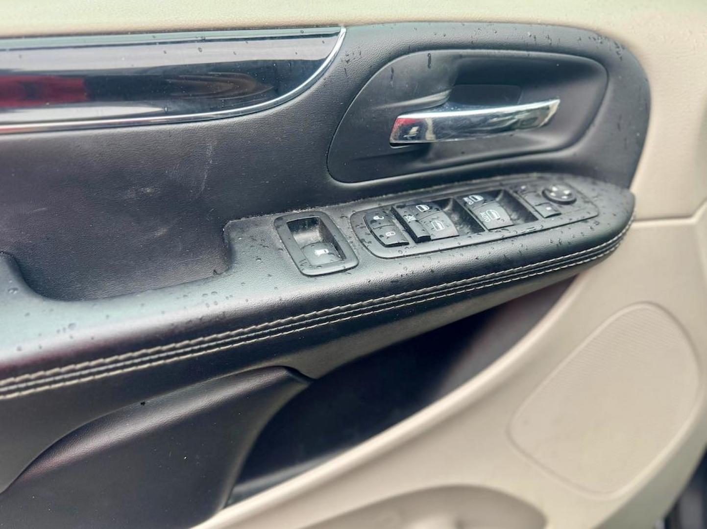 2017 BLUE Dodge Grand Caravan SXT (2C4RDGCG4HR) with an 3.6L V6 DOHC 24V engine, 6A transmission, located at 7600 S Western Ave., Chicago, IL, 60620, (773) 918-3980, 0.000000, 0.000000 - Photo#13