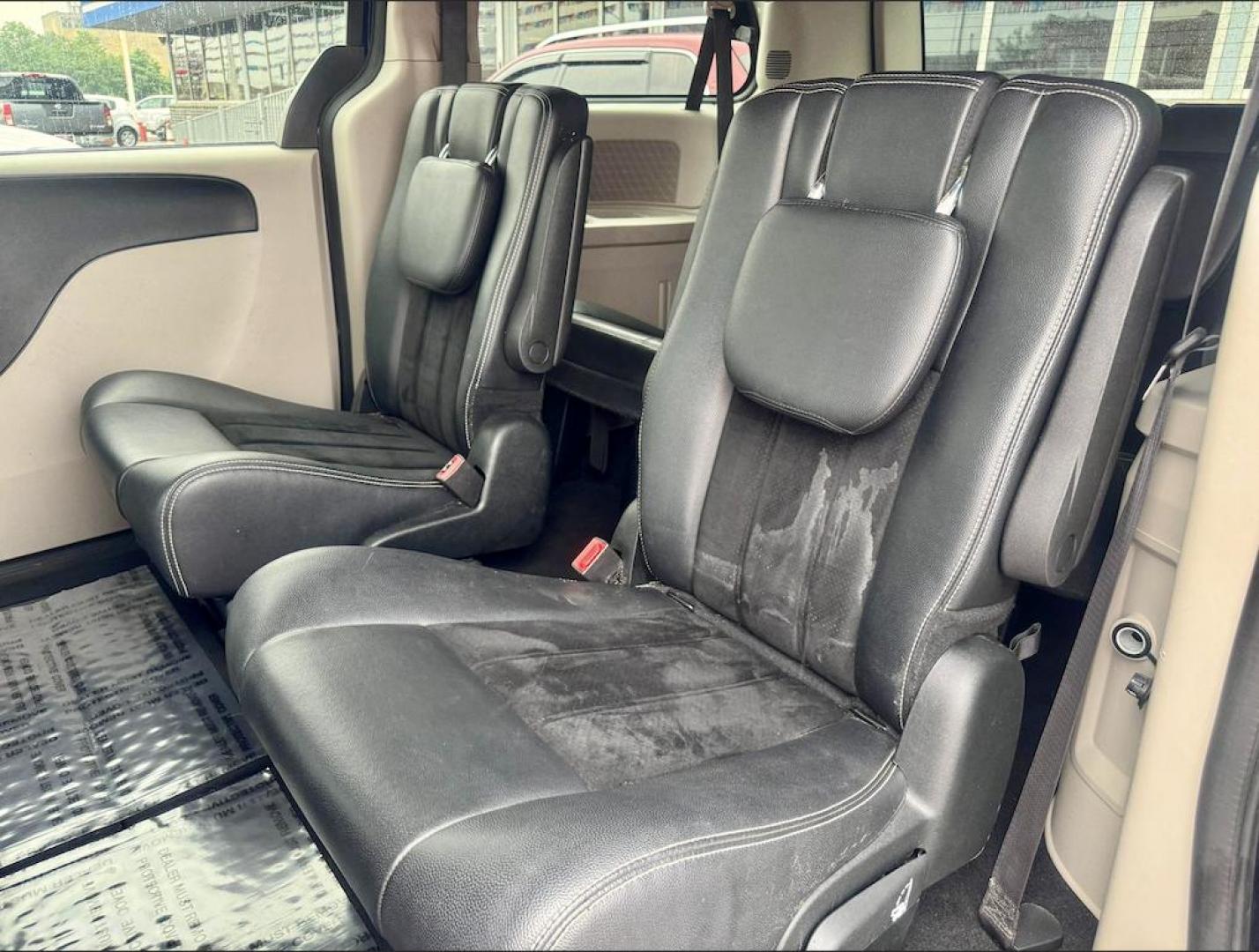 2017 BLUE Dodge Grand Caravan SXT (2C4RDGCG4HR) with an 3.6L V6 DOHC 24V engine, 6A transmission, located at 7600 S Western Ave., Chicago, IL, 60620, (773) 918-3980, 0.000000, 0.000000 - Photo#10
