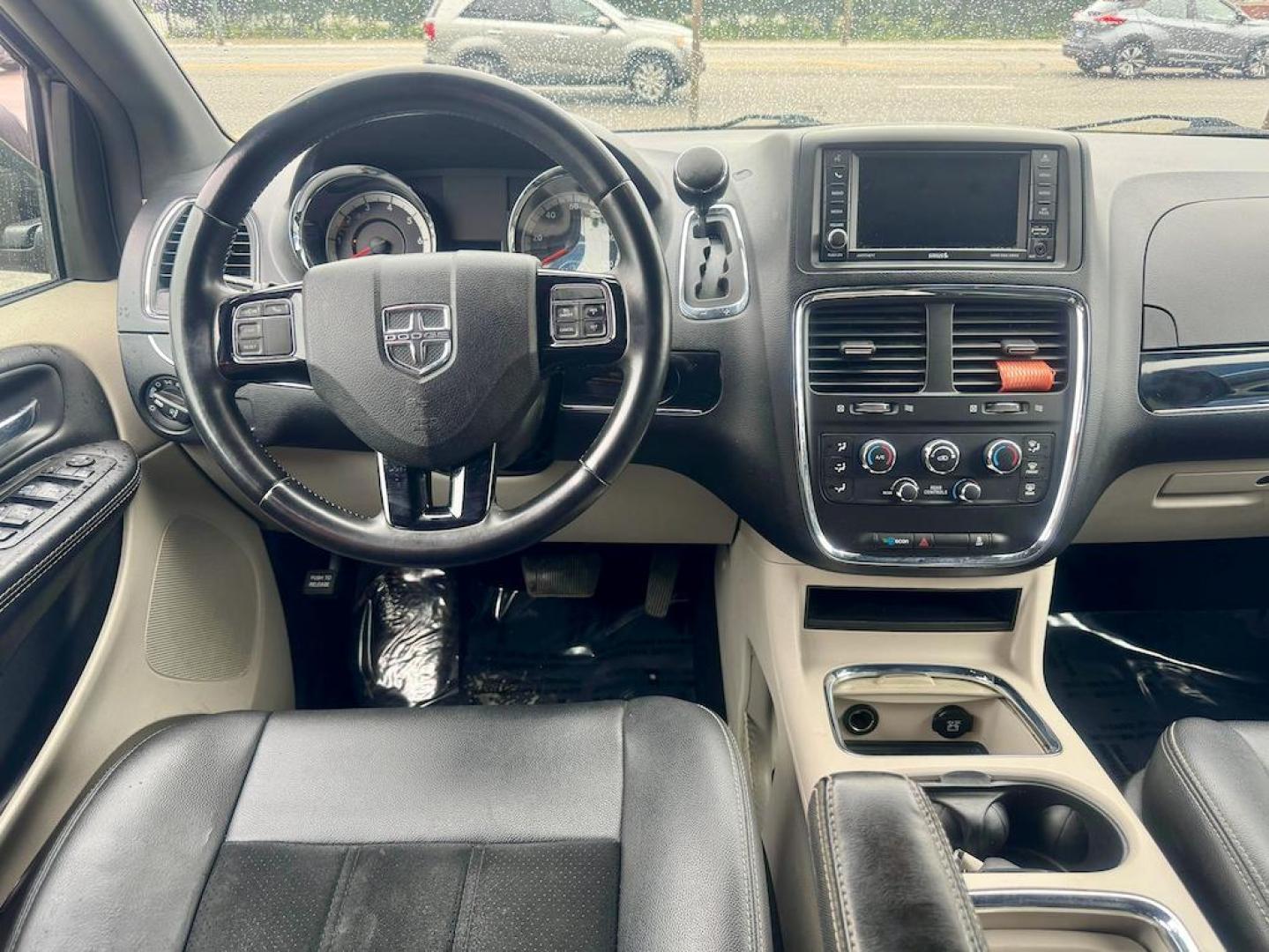 2017 BLUE Dodge Grand Caravan SXT (2C4RDGCG4HR) with an 3.6L V6 DOHC 24V engine, 6A transmission, located at 7600 S Western Ave., Chicago, IL, 60620, (773) 918-3980, 0.000000, 0.000000 - Photo#5
