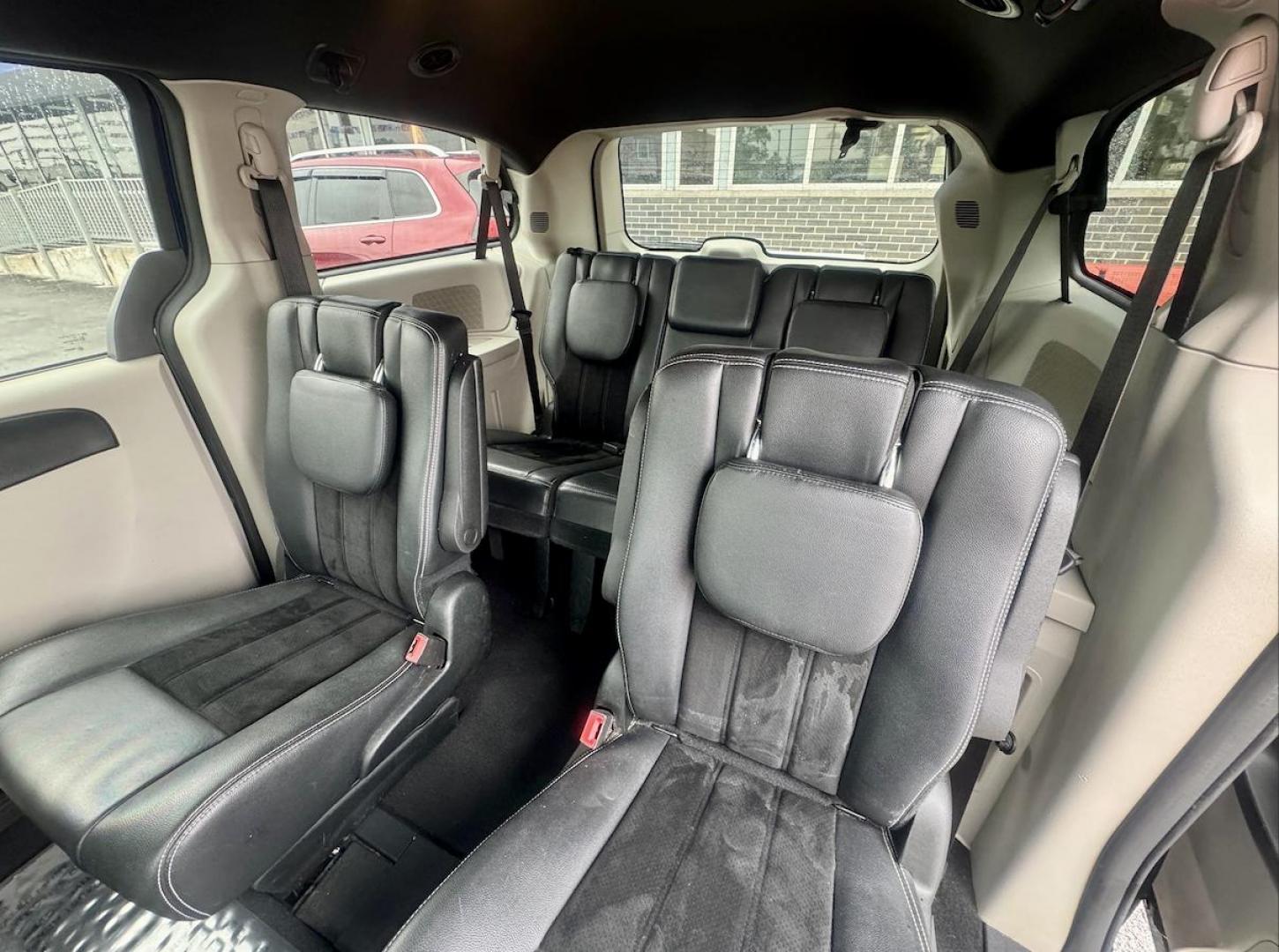 2017 BLUE Dodge Grand Caravan SXT (2C4RDGCG4HR) with an 3.6L V6 DOHC 24V engine, 6A transmission, located at 7600 S Western Ave., Chicago, IL, 60620, (773) 918-3980, 0.000000, 0.000000 - Photo#11