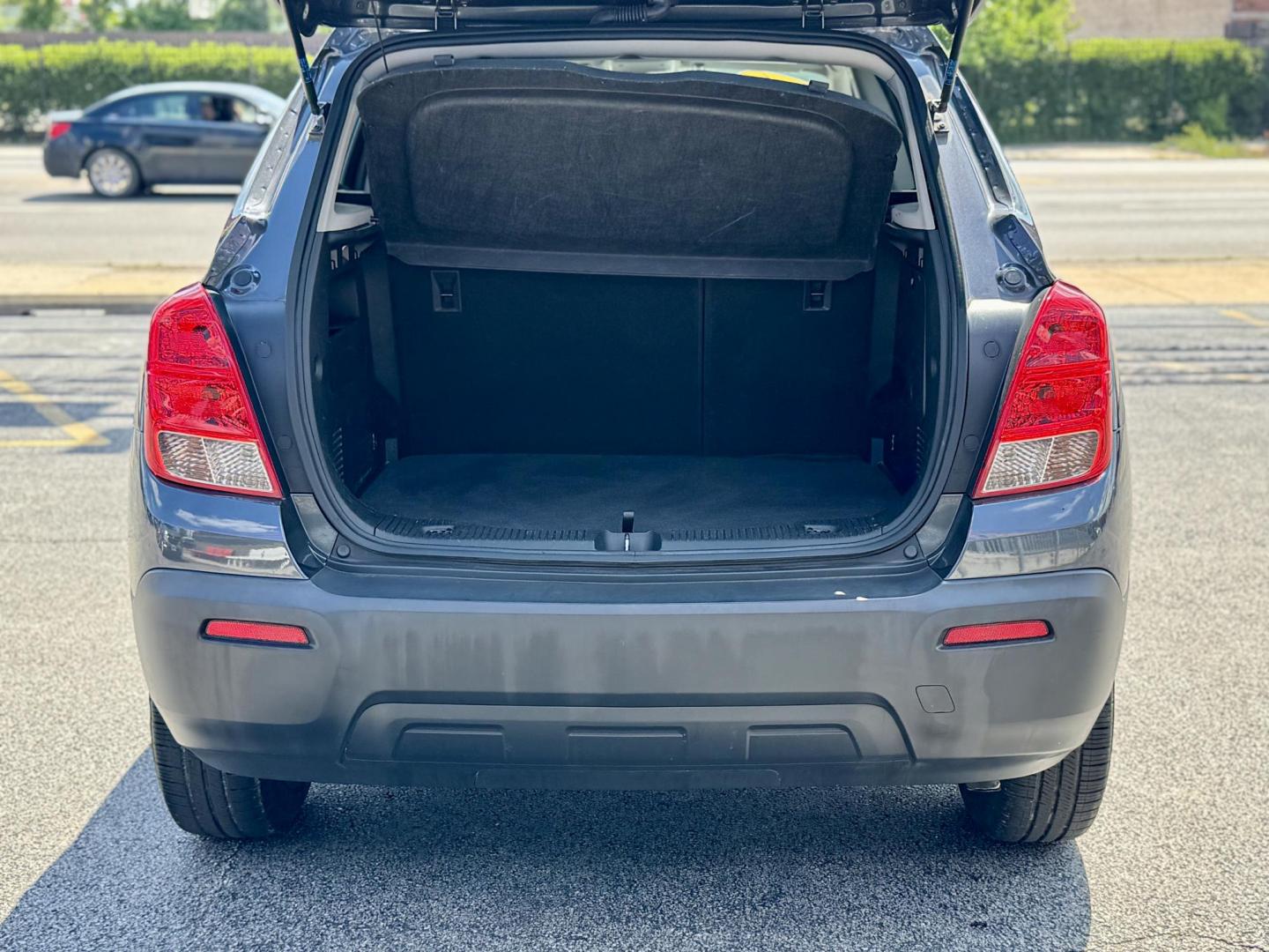 2016 GRAY Chevrolet Trax LS FWD (3GNCJKSB3GL) with an 1.4L L4 DOHC 16V engine, 6A transmission, located at 7600 S Western Ave., Chicago, IL, 60620, (773) 918-3980, 0.000000, 0.000000 - Photo#4