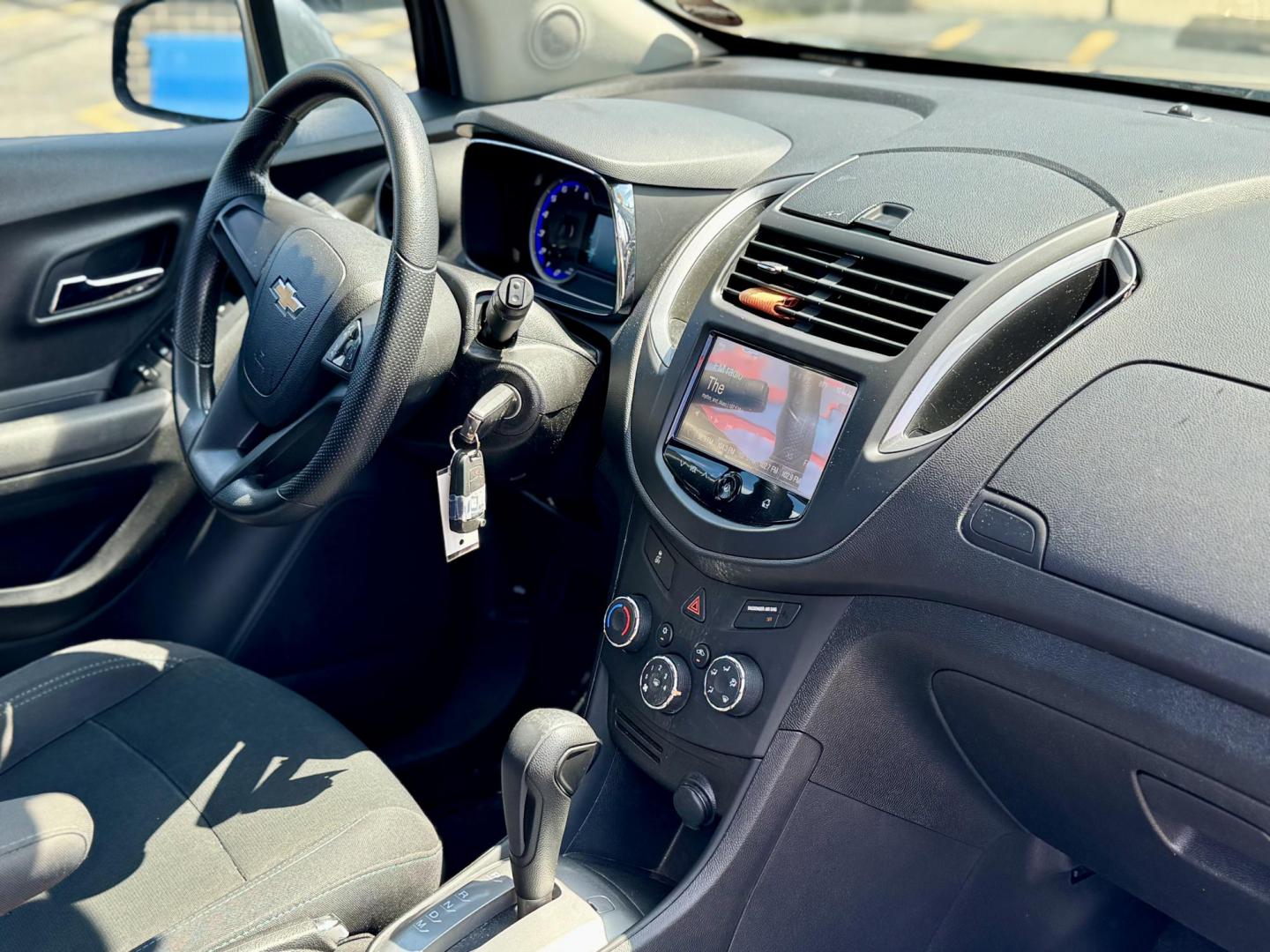 2016 GRAY Chevrolet Trax LS FWD (3GNCJKSB3GL) with an 1.4L L4 DOHC 16V engine, 6A transmission, located at 7600 S Western Ave., Chicago, IL, 60620, (773) 918-3980, 0.000000, 0.000000 - Photo#8