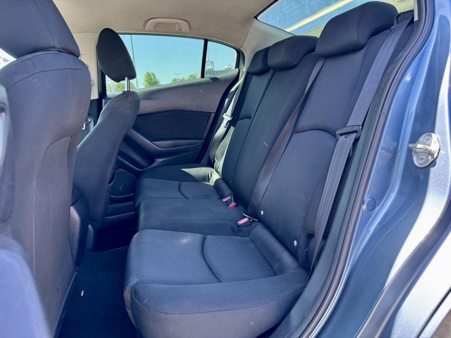 2015 BLUE Mazda MAZDA3 i Sport AT 4-Door (3MZBM1U77FM) with an 2.0L L4 DOHC 16V engine, 6-Speed Automatic transmission, located at 7600 S Western Ave., Chicago, IL, 60620, (773) 918-3980, 0.000000, 0.000000 - Photo#10