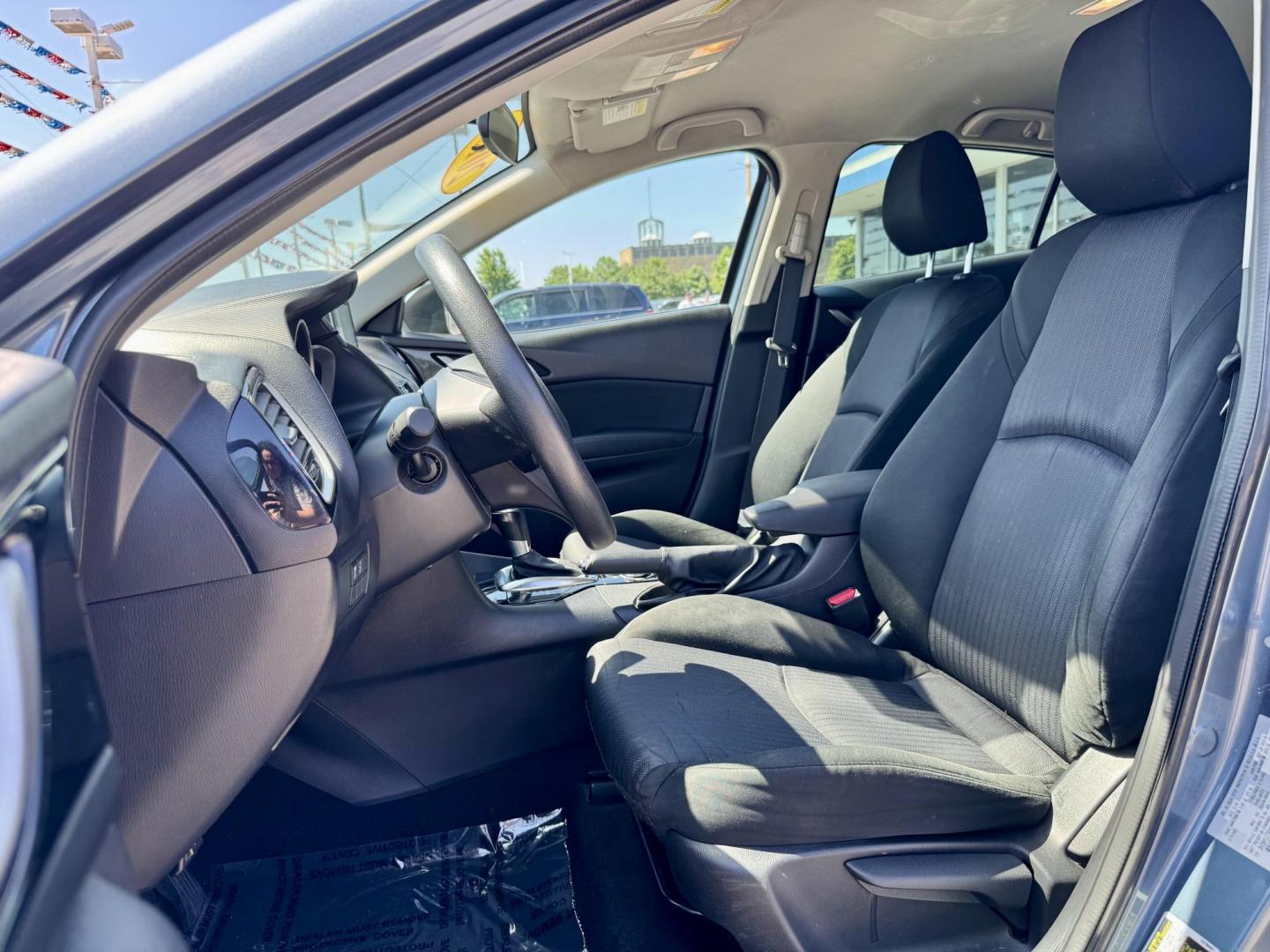 2015 BLUE Mazda MAZDA3 i Sport AT 4-Door (3MZBM1U77FM) with an 2.0L L4 DOHC 16V engine, 6-Speed Automatic transmission, located at 7600 S Western Ave., Chicago, IL, 60620, (773) 918-3980, 0.000000, 0.000000 - Photo#7