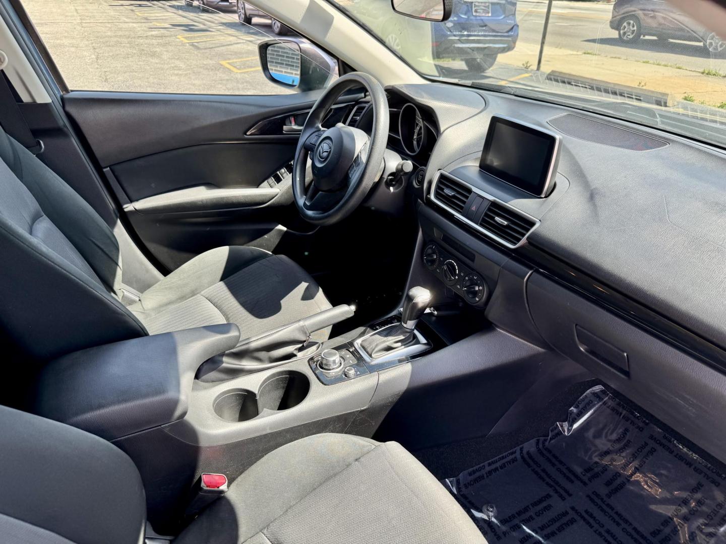 2015 BLUE Mazda MAZDA3 i Sport AT 4-Door (3MZBM1U77FM) with an 2.0L L4 DOHC 16V engine, 6-Speed Automatic transmission, located at 7600 S Western Ave., Chicago, IL, 60620, (773) 918-3980, 0.000000, 0.000000 - Photo#8