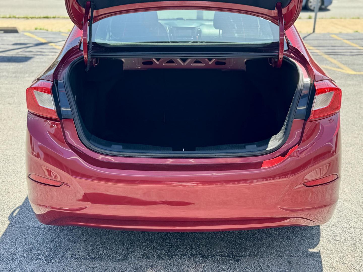 2018 RED Chevrolet Cruze LT Auto (1G1BE5SM8J7) with an 1.4L L4 DOHC 16V TURBO engine, 6A transmission, located at 7600 S Western Ave., Chicago, IL, 60620, (773) 918-3980, 0.000000, 0.000000 - Photo#4