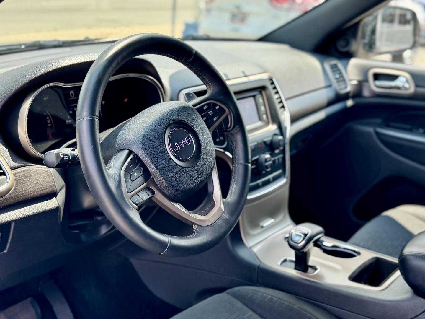 2014 BLACK Jeep Grand Cherokee Laredo 2WD (1C4RJEAG3EC) with an 3.6L V6 DOHC 24V engine, 5-Speed Automatic transmission, located at 7600 S Western Ave., Chicago, IL, 60620, (773) 918-3980, 0.000000, 0.000000 - Photo#5