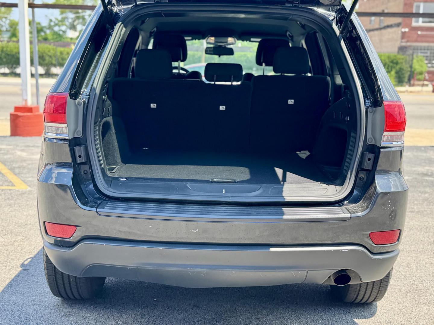 2014 BLACK Jeep Grand Cherokee Laredo 2WD (1C4RJEAG3EC) with an 3.6L V6 DOHC 24V engine, 5-Speed Automatic transmission, located at 7600 S Western Ave., Chicago, IL, 60620, (773) 918-3980, 0.000000, 0.000000 - Photo#4