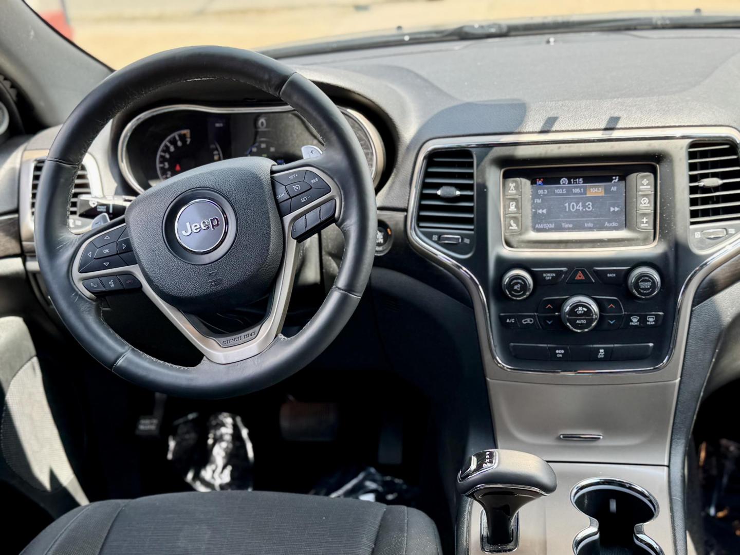 2014 BLACK Jeep Grand Cherokee Laredo 2WD (1C4RJEAG3EC) with an 3.6L V6 DOHC 24V engine, 5-Speed Automatic transmission, located at 7600 S Western Ave., Chicago, IL, 60620, (773) 918-3980, 0.000000, 0.000000 - Photo#6