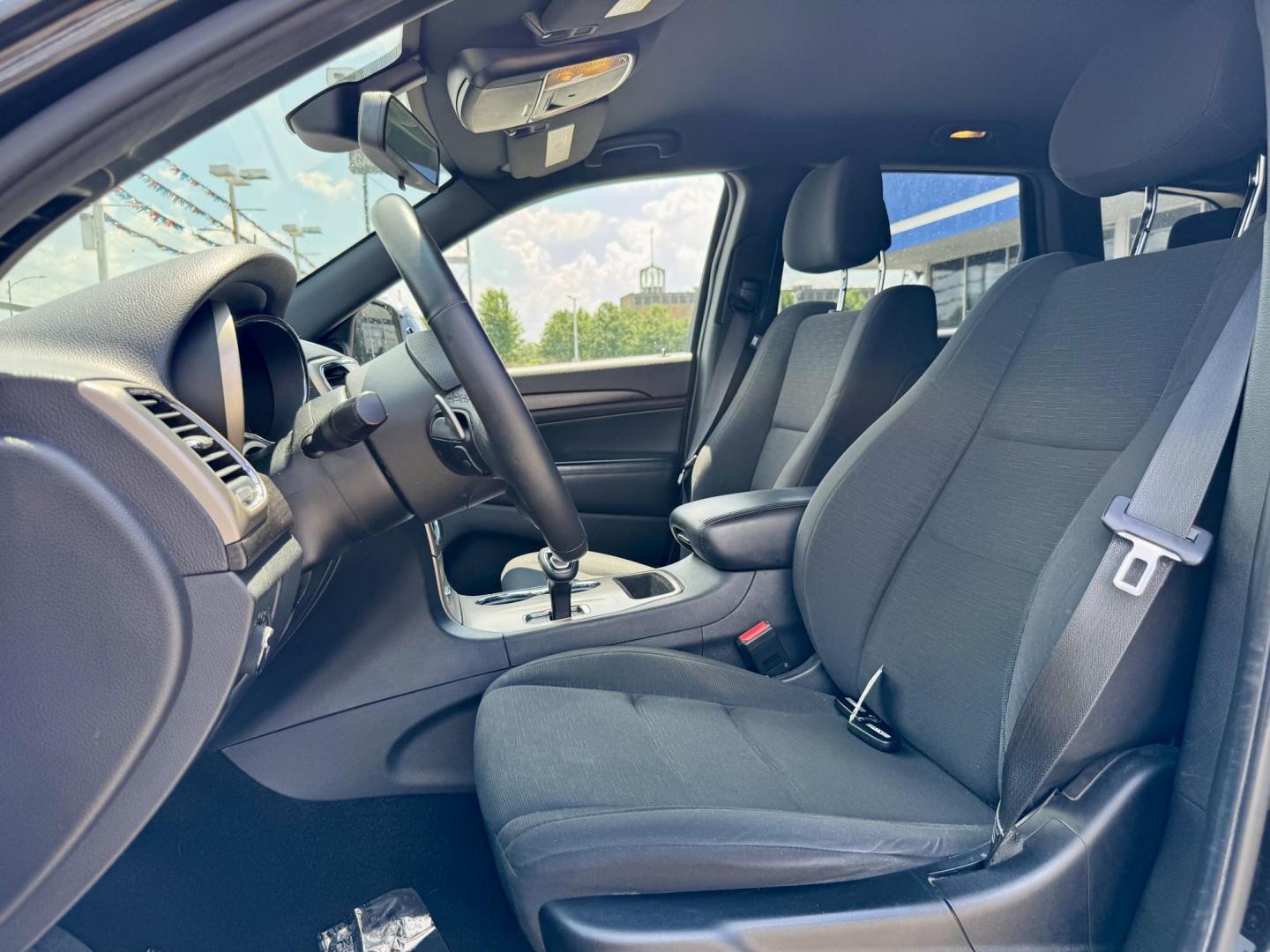 2014 BLACK Jeep Grand Cherokee Laredo 2WD (1C4RJEAG3EC) with an 3.6L V6 DOHC 24V engine, 5-Speed Automatic transmission, located at 7600 S Western Ave., Chicago, IL, 60620, (773) 918-3980, 0.000000, 0.000000 - Photo#7