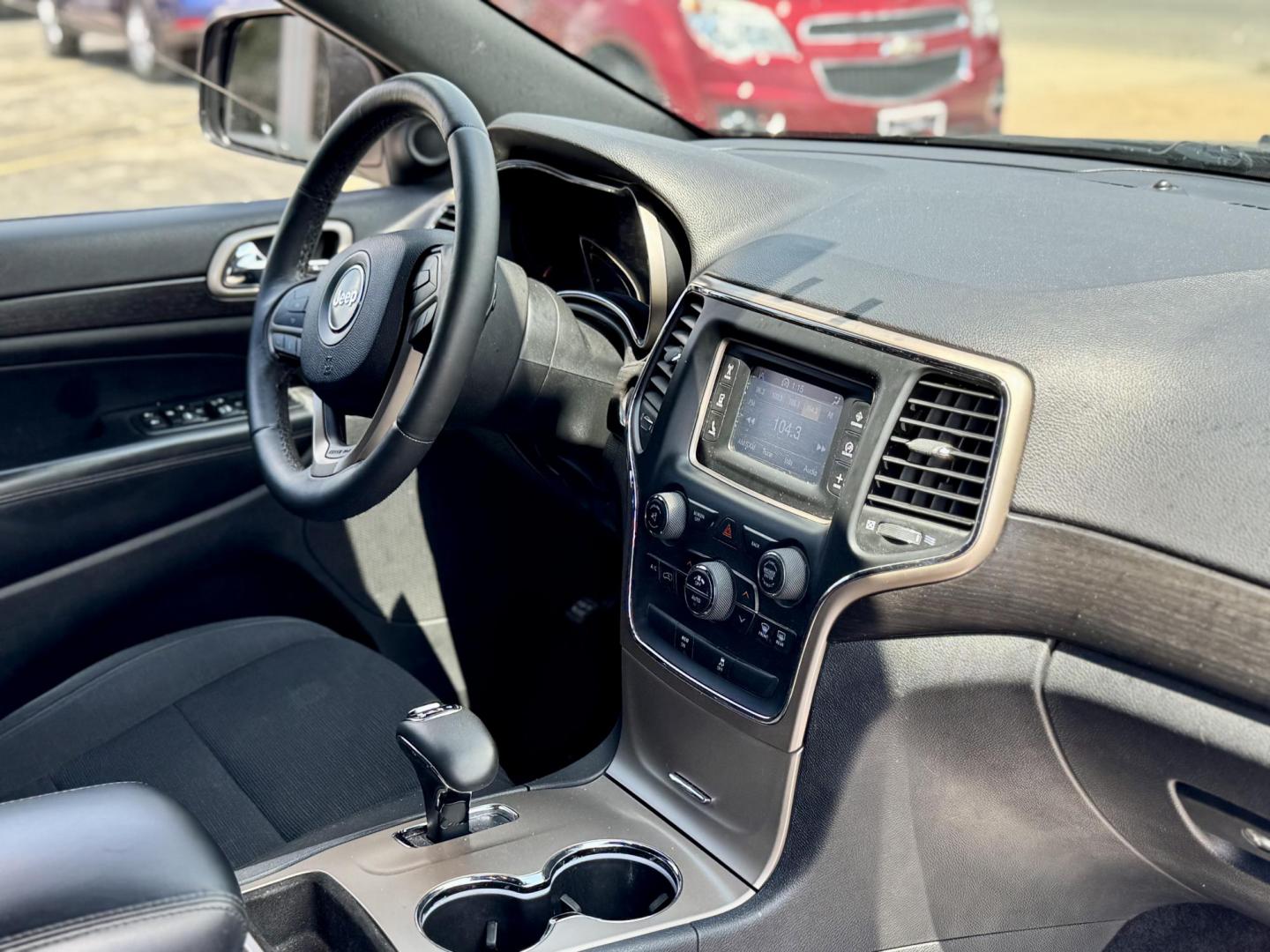 2014 BLACK Jeep Grand Cherokee Laredo 2WD (1C4RJEAG3EC) with an 3.6L V6 DOHC 24V engine, 5-Speed Automatic transmission, located at 7600 S Western Ave., Chicago, IL, 60620, (773) 918-3980, 0.000000, 0.000000 - Photo#8