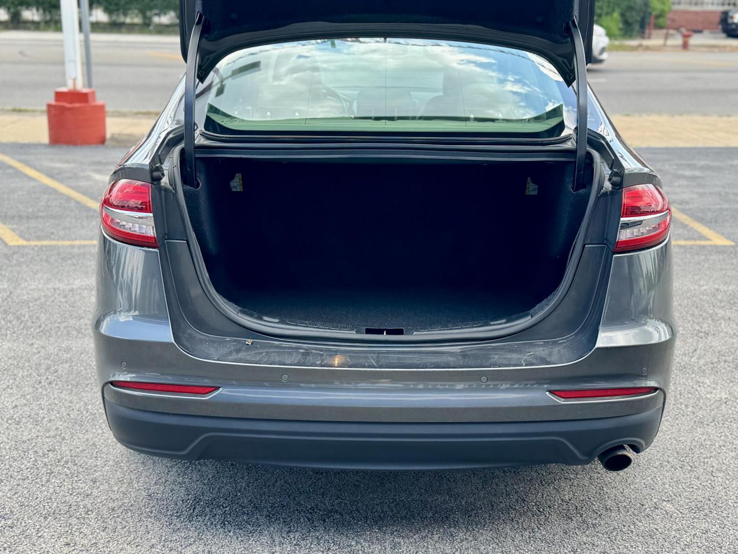 2020 GRAY Ford Fusion SEL (3FA6P0CD6LR) with an 1.5L L4 DOHC 16V engine, 6A transmission, located at 7600 S Western Ave., Chicago, IL, 60620, (773) 918-3980, 0.000000, 0.000000 - Photo#4