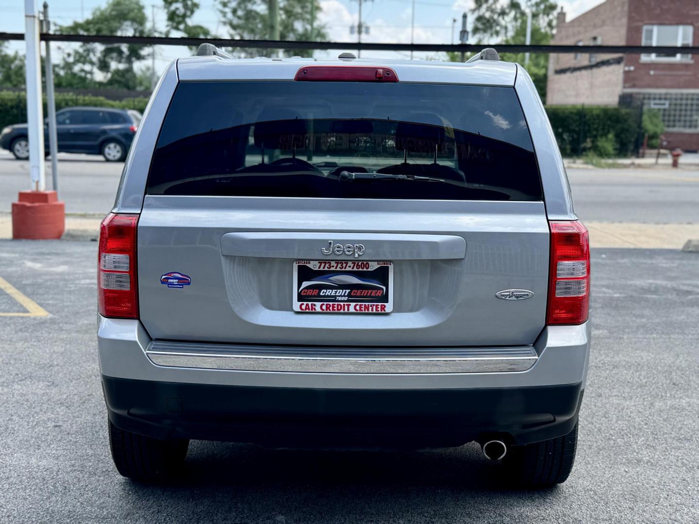 2016 SILVER Jeep Patriot Latitude 2WD (1C4NJPFA9GD) with an 2.0L L4 DOHC 16V engine, located at 7600 S Western Ave., Chicago, IL, 60620, (773) 918-3980, 0.000000, 0.000000 - Photo#3