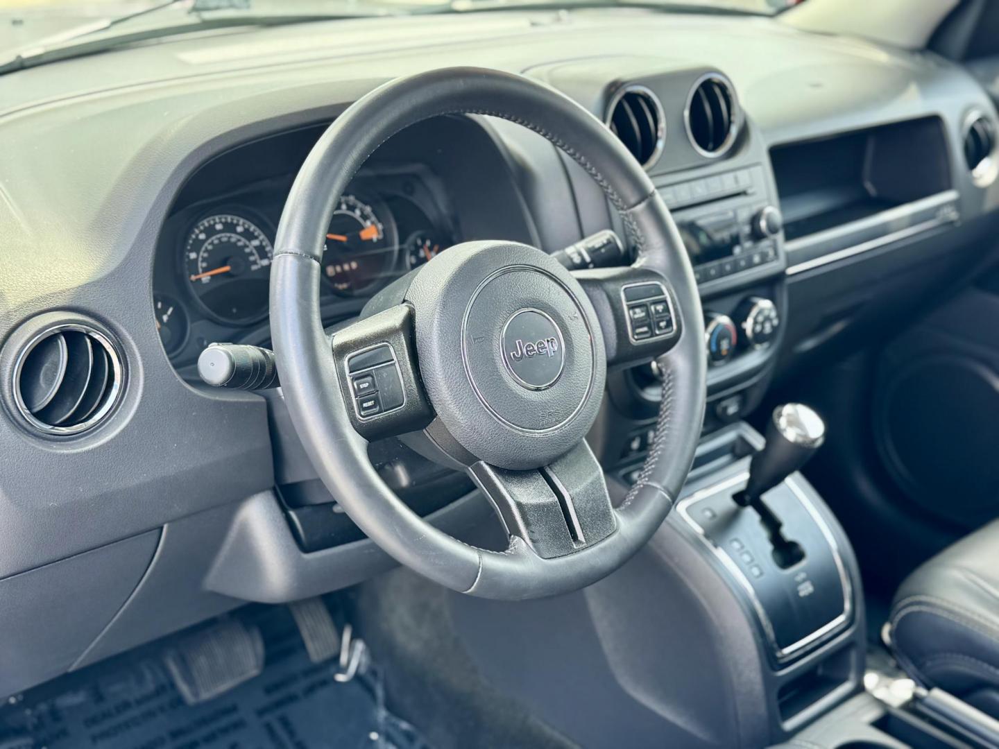 2016 SILVER Jeep Patriot Latitude 2WD (1C4NJPFA9GD) with an 2.0L L4 DOHC 16V engine, located at 7600 S Western Ave., Chicago, IL, 60620, (773) 918-3980, 0.000000, 0.000000 - Photo#5