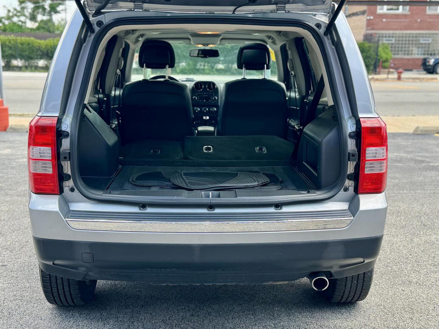 2016 SILVER Jeep Patriot Latitude 2WD (1C4NJPFA9GD) with an 2.0L L4 DOHC 16V engine, located at 7600 S Western Ave., Chicago, IL, 60620, (773) 918-3980, 0.000000, 0.000000 - Photo#4