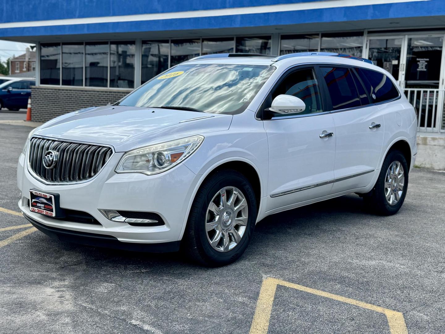 2016 WHITE Buick Enclave Premium AWD (5GAKVCKD2GJ) with an 3.6L V6 DOHC 24V engine, 6A transmission, located at 7600 S Western Ave., Chicago, IL, 60620, (773) 918-3980, 0.000000, 0.000000 - Photo#2