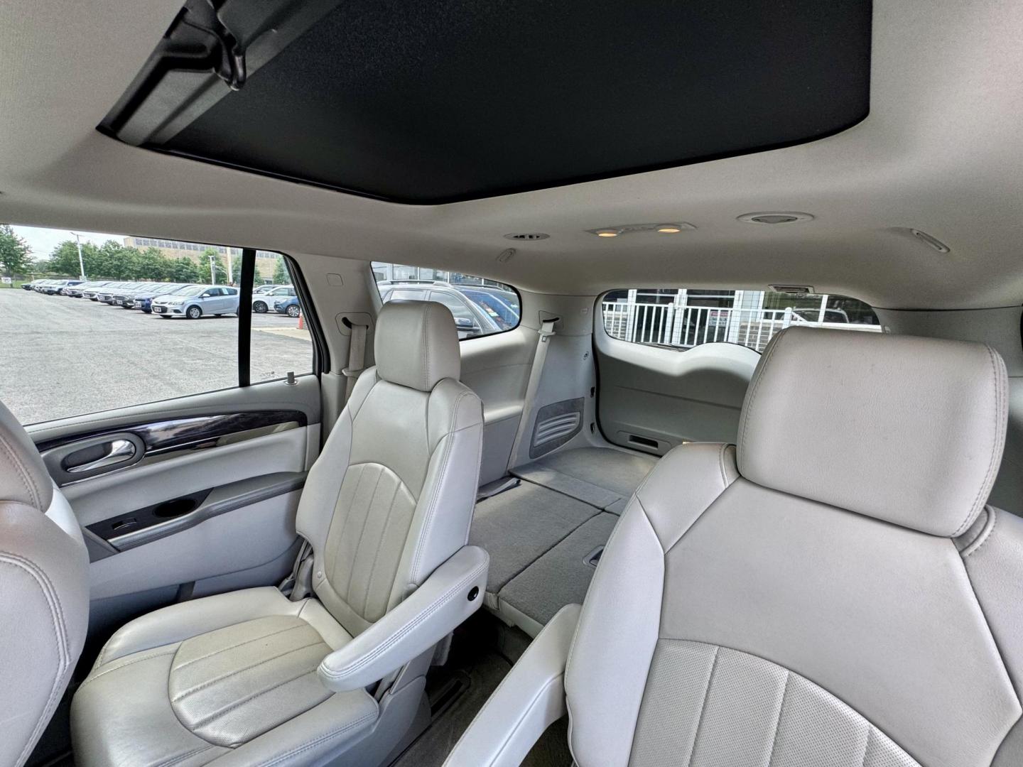 2016 WHITE Buick Enclave Premium AWD (5GAKVCKD2GJ) with an 3.6L V6 DOHC 24V engine, 6A transmission, located at 7600 S Western Ave., Chicago, IL, 60620, (773) 918-3980, 0.000000, 0.000000 - Photo#11