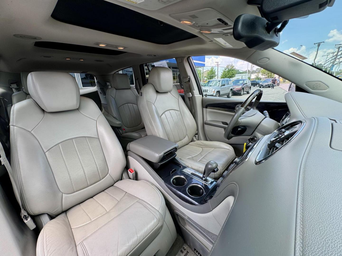 2016 WHITE Buick Enclave Premium AWD (5GAKVCKD2GJ) with an 3.6L V6 DOHC 24V engine, 6A transmission, located at 7600 S Western Ave., Chicago, IL, 60620, (773) 918-3980, 0.000000, 0.000000 - Photo#9