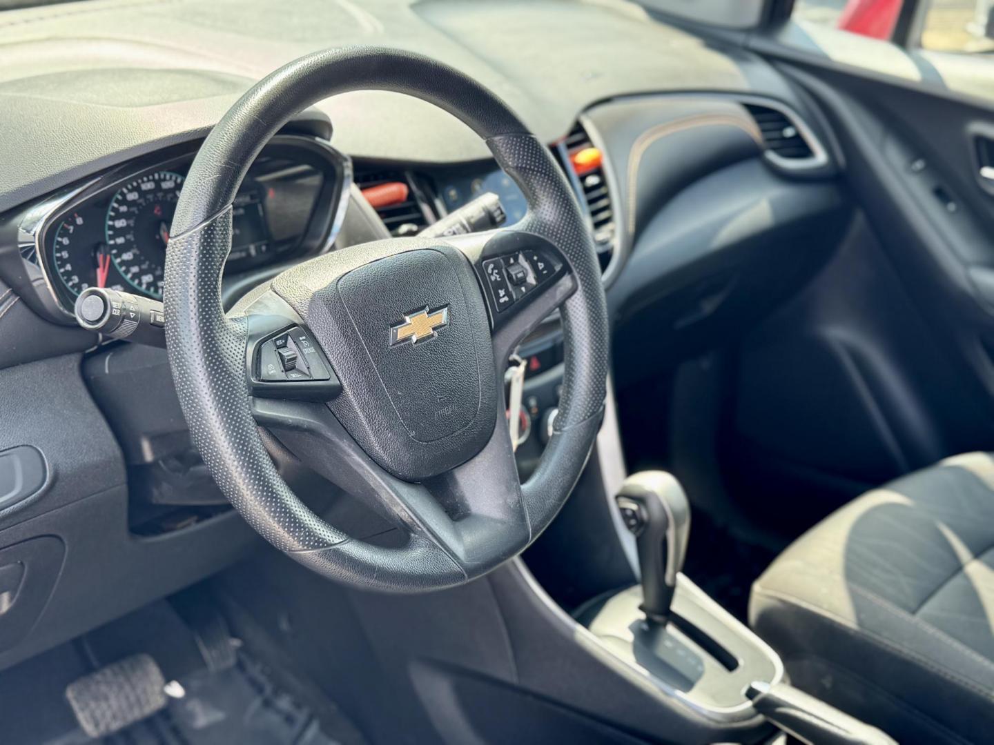 2018 RED Chevrolet Trax LT AWD (3GNCJPSB9JL) with an 1.4L L4 DOHC 16V engine, 6A transmission, located at 7600 S Western Ave., Chicago, IL, 60620, (773) 918-3980, 0.000000, 0.000000 - Photo#5