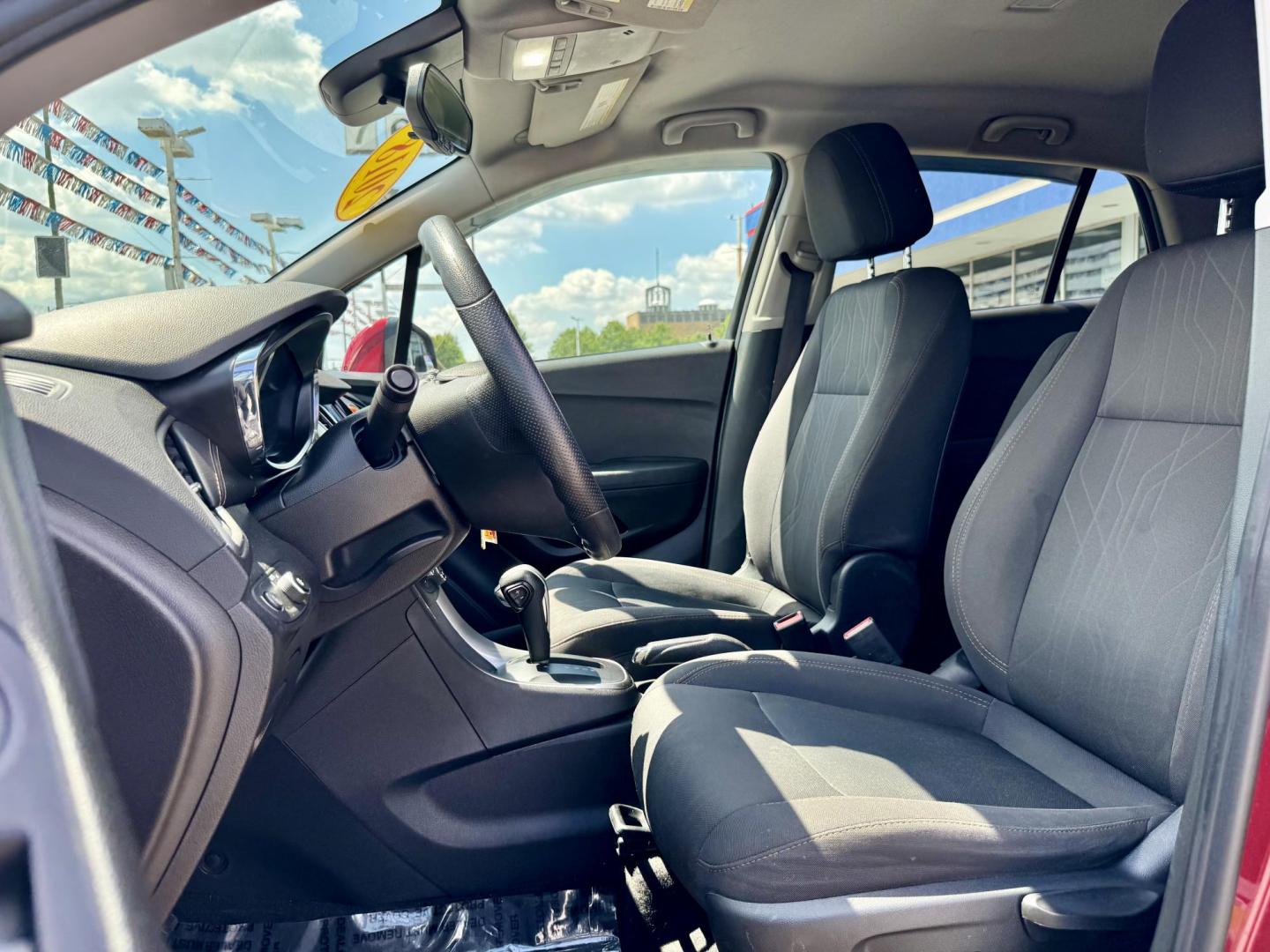 2018 RED Chevrolet Trax LT AWD (3GNCJPSB9JL) with an 1.4L L4 DOHC 16V engine, 6A transmission, located at 7600 S Western Ave., Chicago, IL, 60620, (773) 918-3980, 0.000000, 0.000000 - Photo#7