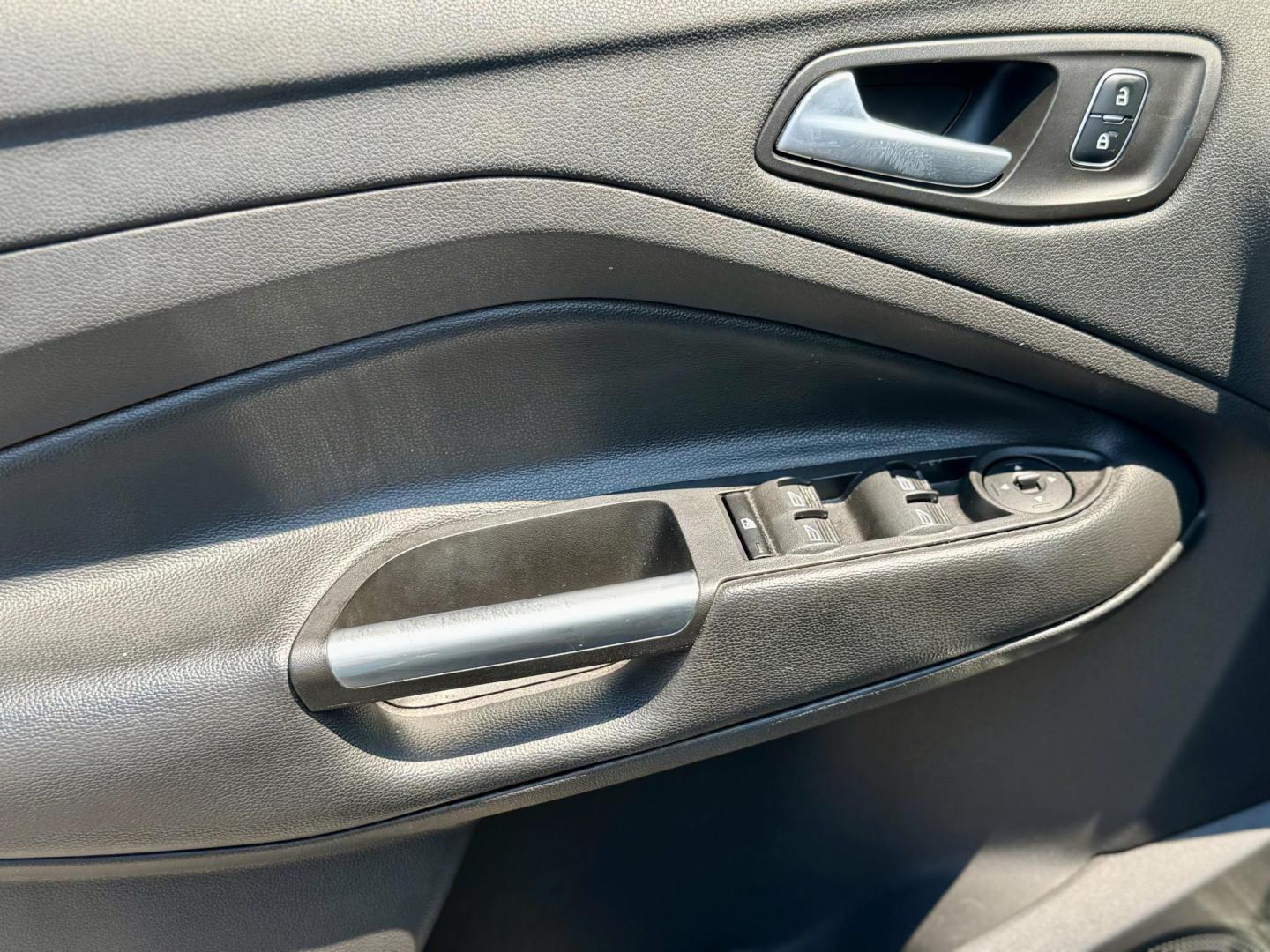 2017 BLACK Ford Escape SE 4WD (1FMCU9GD2HU) with an 1.5L L4 DOHC 16V engine, 6A transmission, located at 7600 S Western Ave., Chicago, IL, 60620, (773) 918-3980, 0.000000, 0.000000 - Photo#11