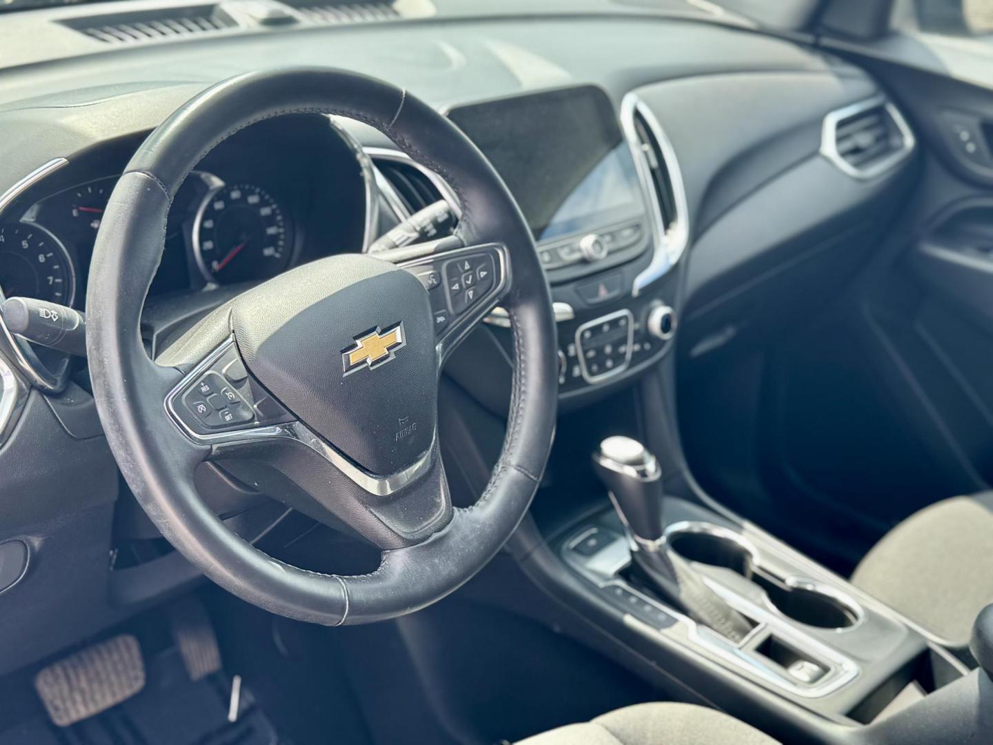 2018 BLACK Chevrolet Equinox LT 2WD (2GNAXKEX9J6) with an 2.0L L4 DOHC 16V HYBRID engine, 6A transmission, located at 7600 S Western Ave., Chicago, IL, 60620, (773) 918-3980, 0.000000, 0.000000 - Photo#5