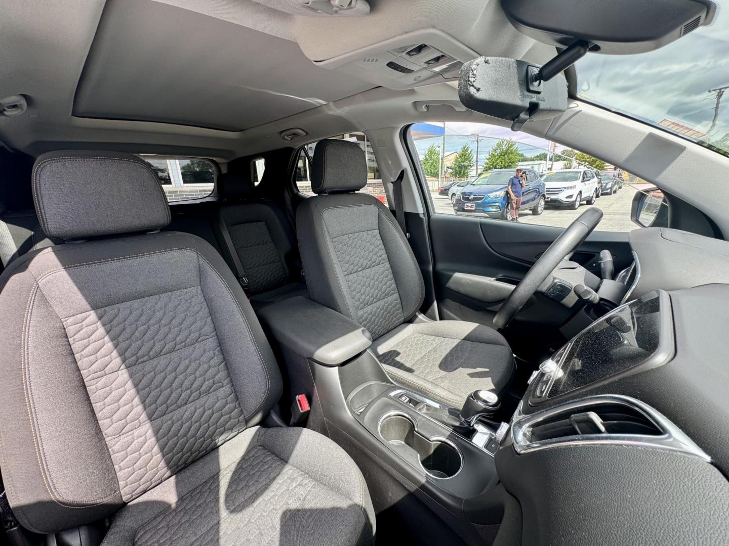 2018 BLACK Chevrolet Equinox LT 2WD (2GNAXKEX9J6) with an 2.0L L4 DOHC 16V HYBRID engine, 6A transmission, located at 7600 S Western Ave., Chicago, IL, 60620, (773) 918-3980, 0.000000, 0.000000 - Photo#9