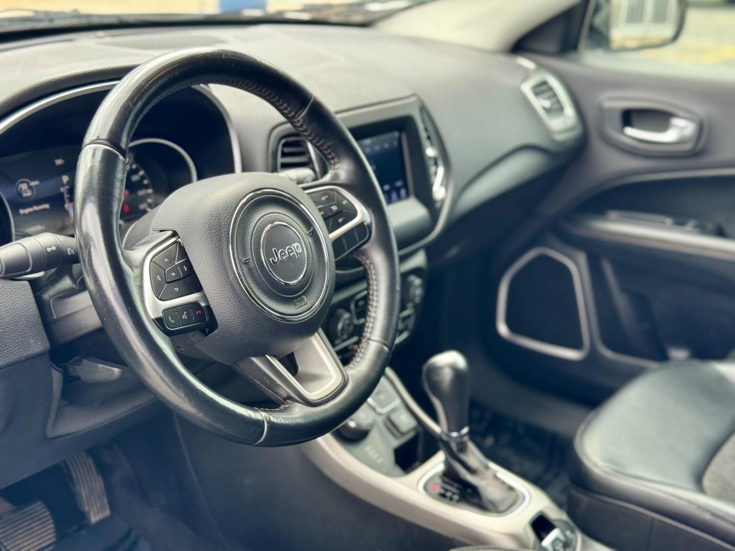 2017 WHITE Jeep Compass Sport 4WD (3C4NJDBB0HT) with an 2.4L L4 DOHC 16V engine, located at 7600 S Western Ave., Chicago, IL, 60620, (773) 918-3980, 0.000000, 0.000000 - Photo#5