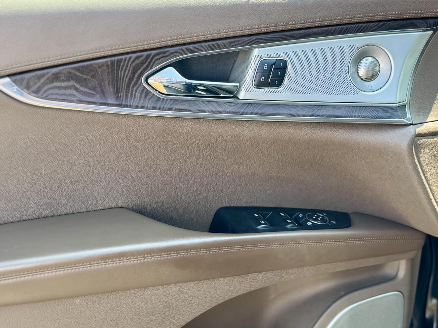 2016 BLACK Lincoln MKX Reserve AWD (2LMTJ8LP0GB) with an 2.7L V6 DOHC 24V engine, 6-Speed Automatic transmission, located at 7600 S Western Ave., Chicago, IL, 60620, (773) 918-3980, 0.000000, 0.000000 - Photo#14
