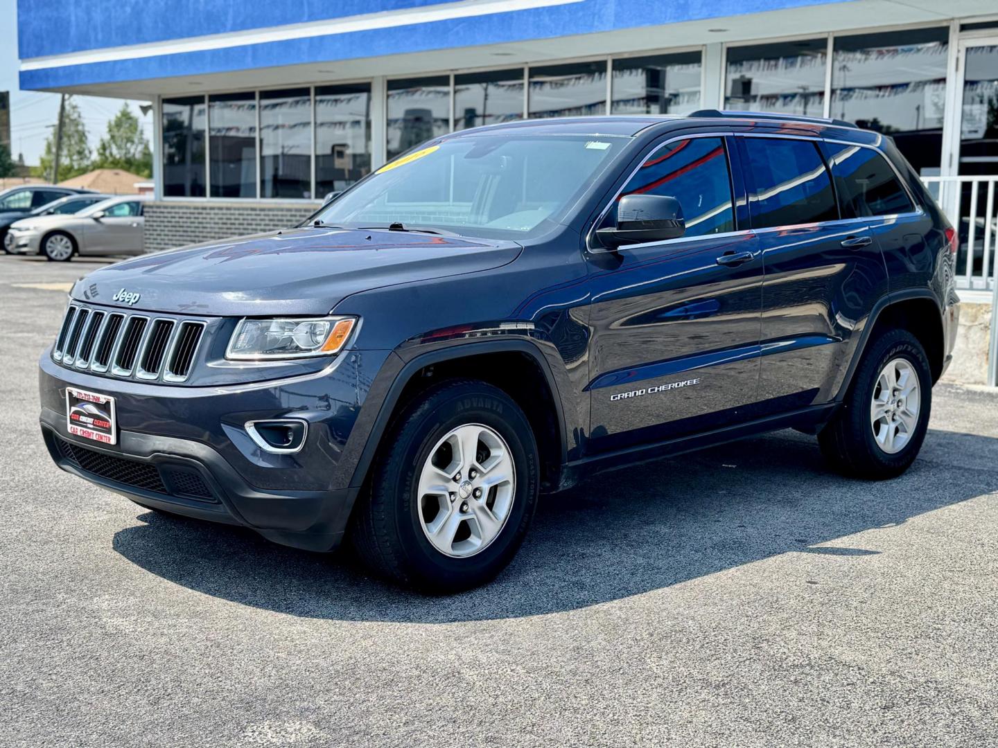2016 GRAY Jeep Grand Cherokee Laredo 4WD (1C4RJFAG3GC) with an 3.6L V6 DOHC 24V engine, 8A transmission, located at 7600 S Western Ave., Chicago, IL, 60620, (773) 918-3980, 0.000000, 0.000000 - Photo#2