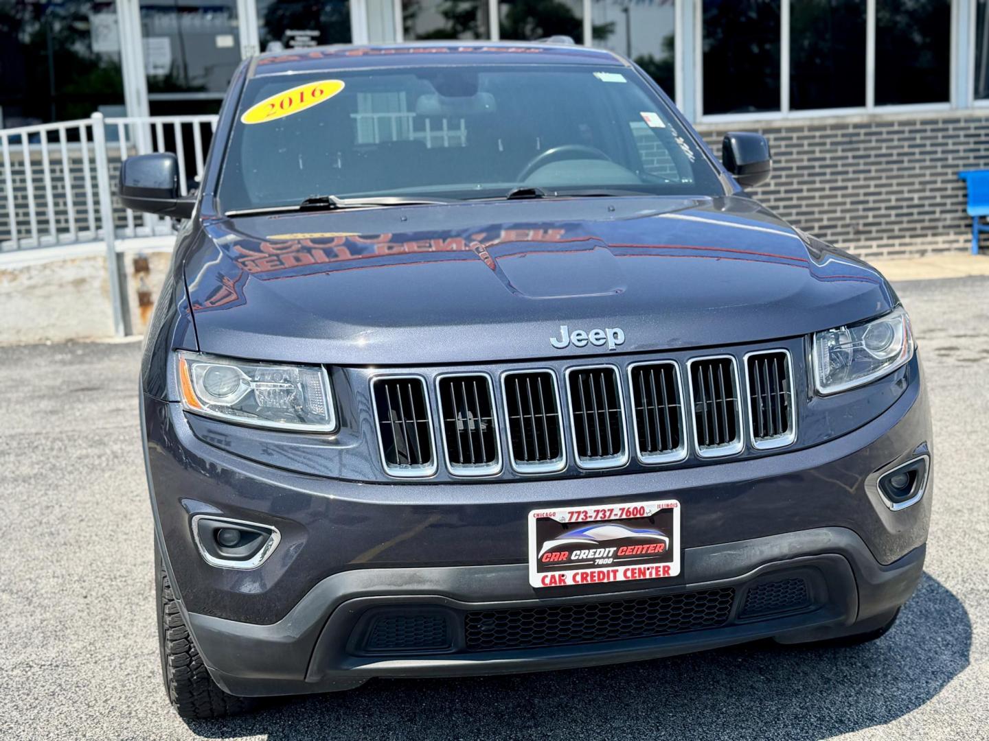 2016 GRAY Jeep Grand Cherokee Laredo 4WD (1C4RJFAG3GC) with an 3.6L V6 DOHC 24V engine, 8A transmission, located at 7600 S Western Ave., Chicago, IL, 60620, (773) 918-3980, 0.000000, 0.000000 - Photo#1