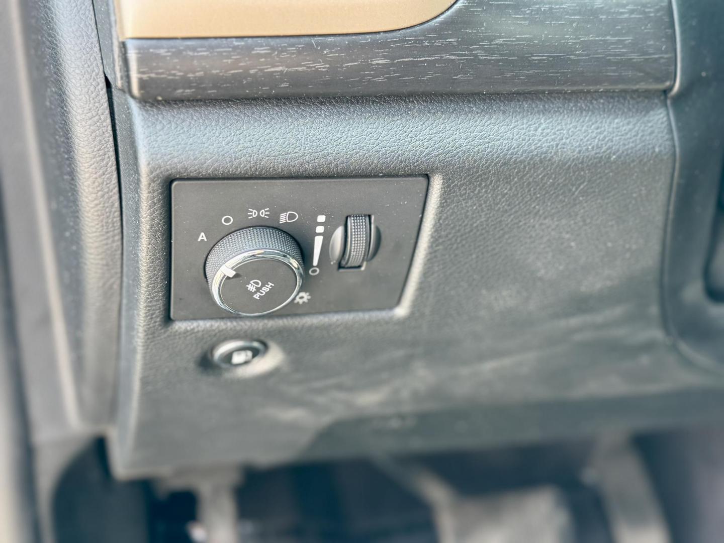 2016 GRAY Jeep Grand Cherokee Laredo 4WD (1C4RJFAG3GC) with an 3.6L V6 DOHC 24V engine, 8A transmission, located at 7600 S Western Ave., Chicago, IL, 60620, (773) 918-3980, 0.000000, 0.000000 - Photo#13