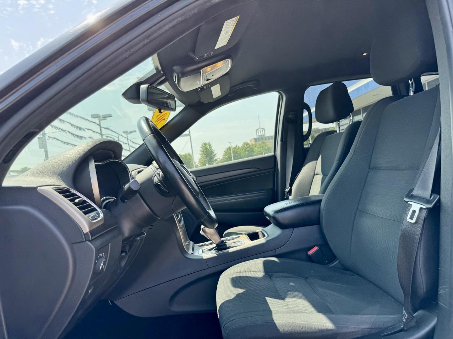 2016 GRAY Jeep Grand Cherokee Laredo 4WD (1C4RJFAG3GC) with an 3.6L V6 DOHC 24V engine, 8A transmission, located at 7600 S Western Ave., Chicago, IL, 60620, (773) 918-3980, 0.000000, 0.000000 - Photo#7