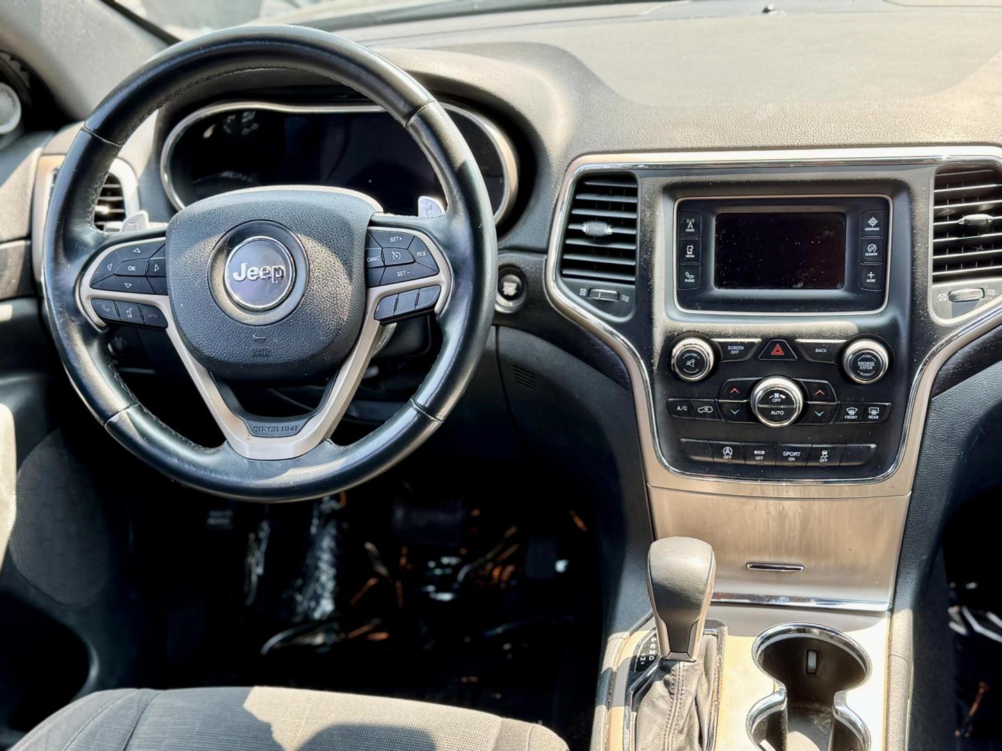 2016 GRAY Jeep Grand Cherokee Laredo 4WD (1C4RJFAG3GC) with an 3.6L V6 DOHC 24V engine, 8A transmission, located at 7600 S Western Ave., Chicago, IL, 60620, (773) 918-3980, 0.000000, 0.000000 - Photo#6