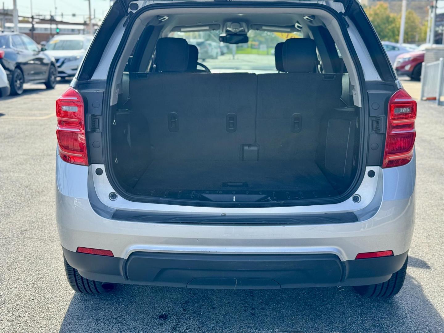 2017 SILVER Chevrolet Equinox LS AWD (2GNFLEEK4H6) with an 2.4L L4 DOHC 16V FFV engine, 6A transmission, located at 7600 S Western Ave., Chicago, IL, 60620, (773) 918-3980, 0.000000, 0.000000 - Photo#4