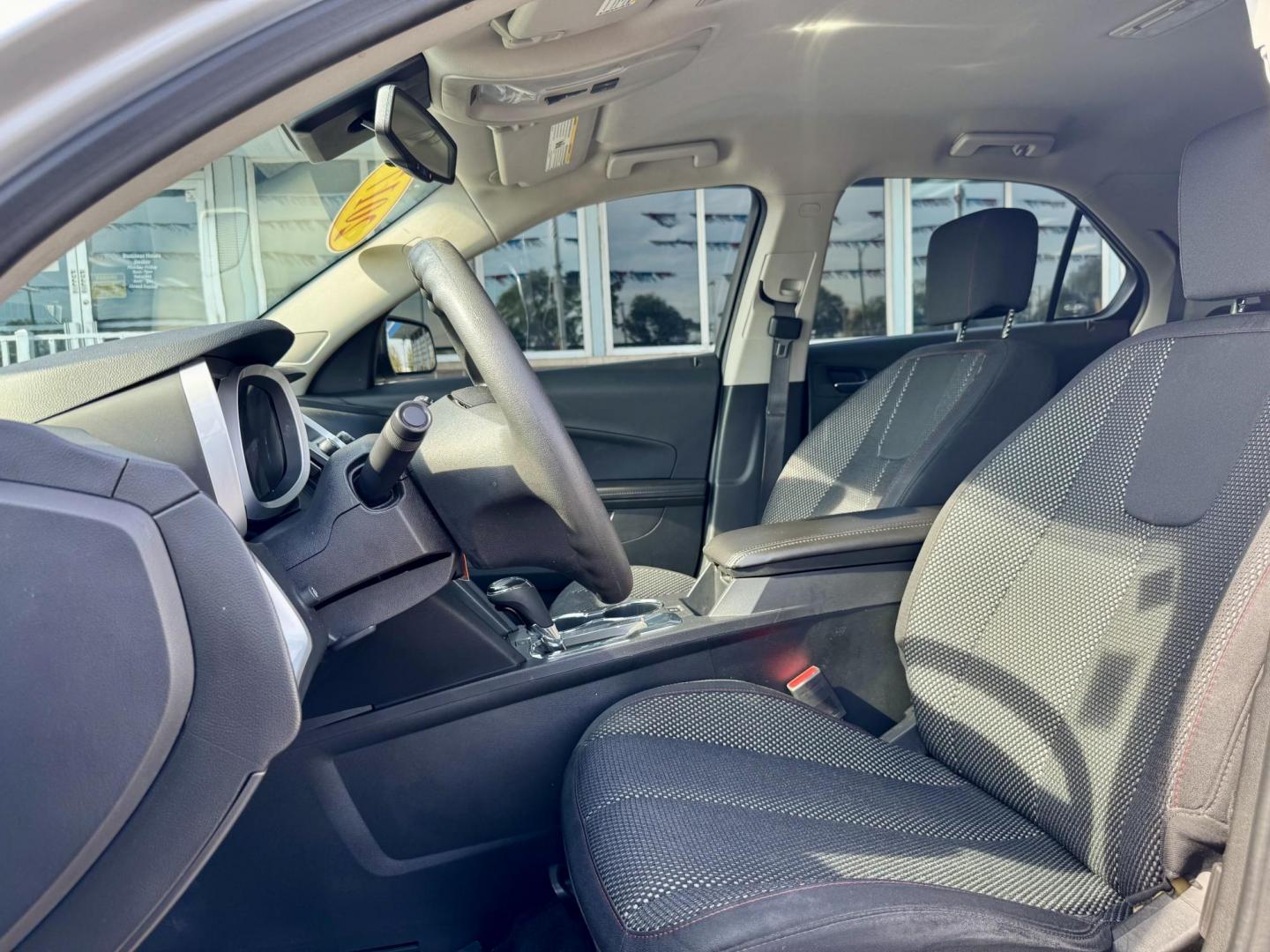 2017 SILVER Chevrolet Equinox LS AWD (2GNFLEEK4H6) with an 2.4L L4 DOHC 16V FFV engine, 6A transmission, located at 7600 S Western Ave., Chicago, IL, 60620, (773) 918-3980, 0.000000, 0.000000 - Photo#7