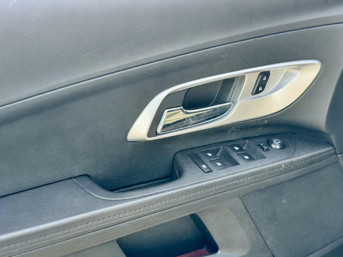 2017 SILVER Chevrolet Equinox LS AWD (2GNFLEEK4H6) with an 2.4L L4 DOHC 16V FFV engine, 6A transmission, located at 7600 S Western Ave., Chicago, IL, 60620, (773) 918-3980, 0.000000, 0.000000 - Photo#12