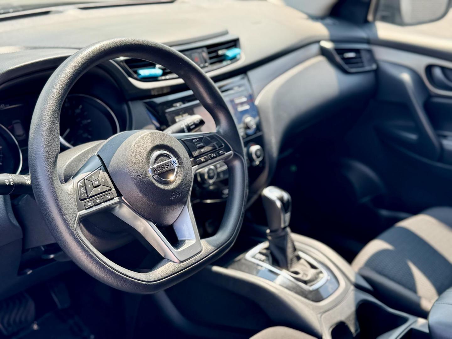 2018 GRAY Nissan Rogue Sport SL (JN1BJ1CPXJW) with an 2.0L L4 DOHC 16V engine, CVT transmission, located at 7600 S Western Ave., Chicago, IL, 60620, (773) 918-3980, 0.000000, 0.000000 - Photo#5