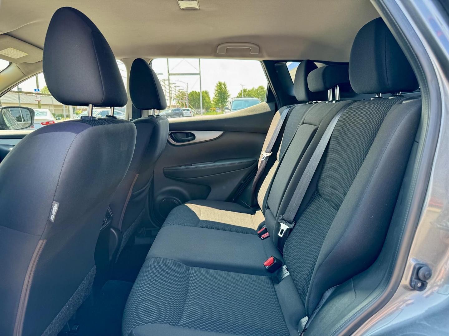 2018 GRAY Nissan Rogue Sport SL (JN1BJ1CPXJW) with an 2.0L L4 DOHC 16V engine, CVT transmission, located at 7600 S Western Ave., Chicago, IL, 60620, (773) 918-3980, 0.000000, 0.000000 - Photo#8